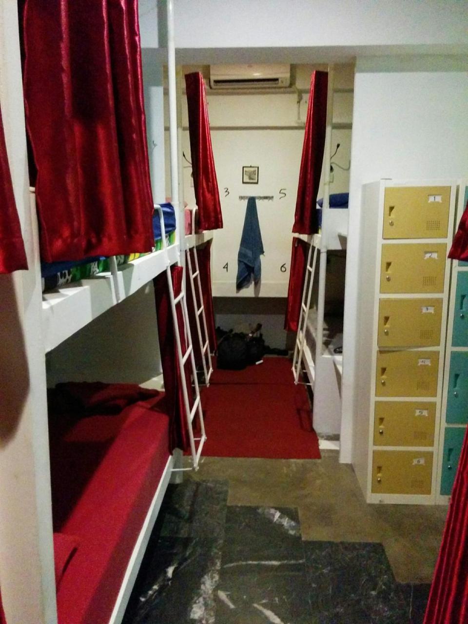 Six Degrees Hostel Jakarta Ngoại thất bức ảnh
